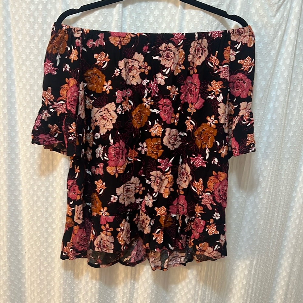 NWT off the shoulder Floral blouse Size L